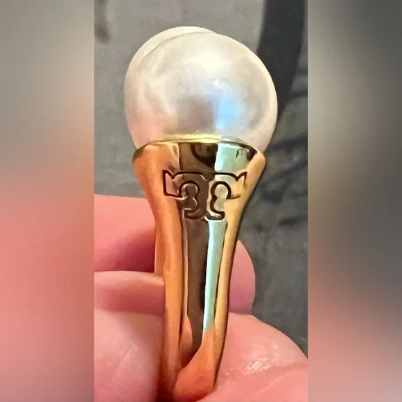 🆕 Tory Burch Authentic Gold Pearl Bud Logo Ring Size 7 - Picture 4 of 16